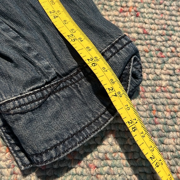EUC Ladies size 0 jeans shirt from Maurice’s - Picture 9 of 10
